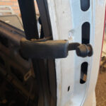 Parafuso Janela Traseira Basculante Mahindra Suv