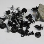 PARAFUSOS E GRAMPOS PORTAS TRASEIRAS DA SPRINTER 2019/....