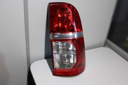 lanterna traseira Hilux 2012 / 2015 DIREITA