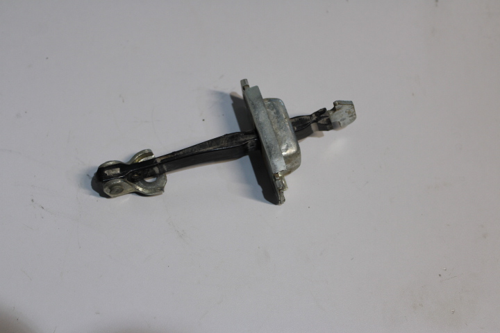 15325676465-img-6354.jpg Limitador Porta Traseira Esquerda Hilux Sw4 Ano 2016 Á 2020 - Image 1