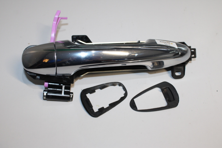 15327172889-img-6457.jpg Maçaneta Externa Hilux Sw4 2016/2025 Traseira Esquerda - Image 1