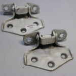 DOBRADIÇAS DA PORTA DIANTEIRA DIREITA  HYUNDAI HR 06/25