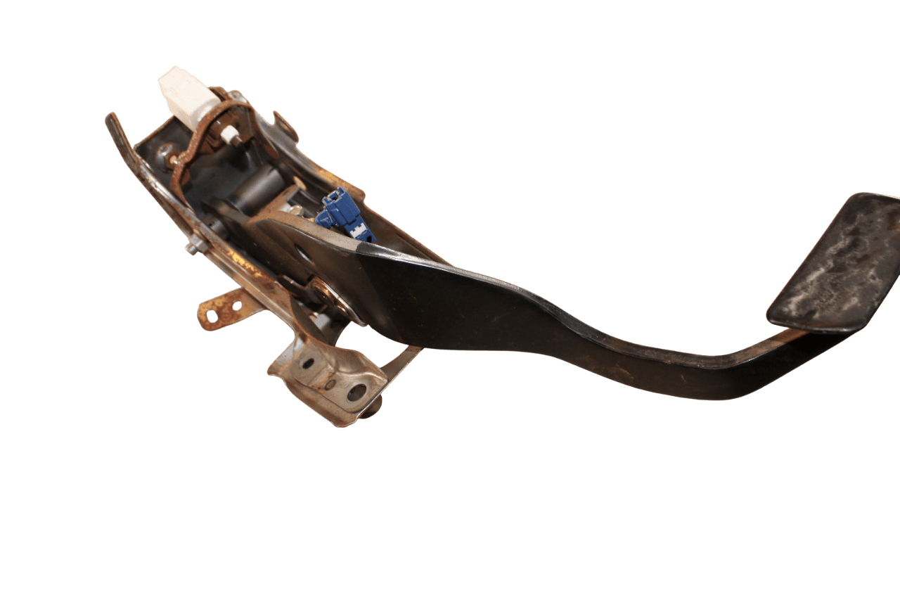 15348349291-img-8657-photoroom.png Pedal Freio Toyota Hilux 3.0 10/15 - Image 1