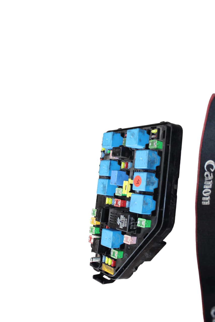 15384572139-img-2672-photoroom.png Caixa De Fusivel Korando 2011 2.0 Diesel - Image 1