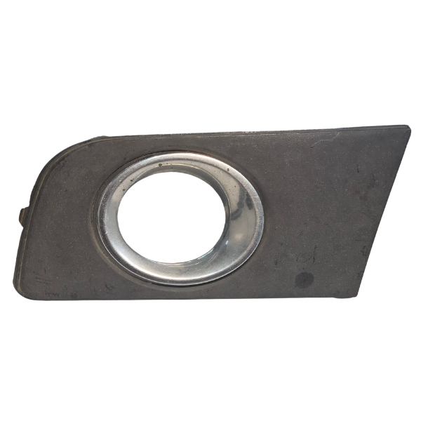 15596996472-9.png MOLDURA FAROLETE LADO DIREITO VW AMAROK 2011/2016 TB006VW02R - Imagem 1